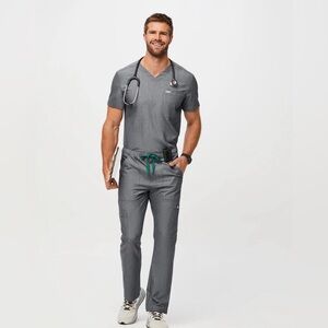 LIKE NEW SET FIGS top and cargo pants